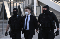 Ο Μπάμπης Αναγνωστόπουλος έστειλε γράμμα στη μητέρα της Καρολάιν: «Όταν την ξαναδείς, πες της πως την αγαπώ»