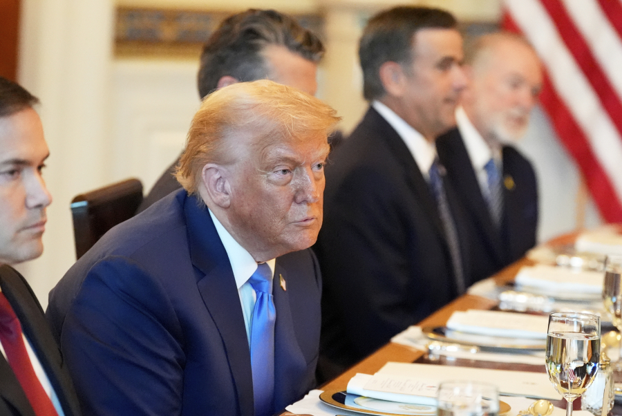 «Οι ισραηλινές επιθέσεις έπιασαν εξαπίνης τον Τραμπ»: Δύσπιστος ο Λευκός Οίκος με τον Νετανιάχου