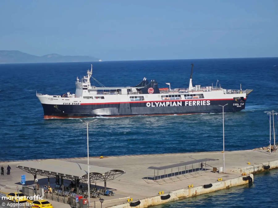 Φωτιά στη Ραφήνα: Επιστρέφει στο Μαρμάρι πλοίο, εξαιτίας της πυρκαγιάς