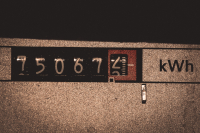 Χρωματιστά τιμολόγια στο ρεύμα: Το πιο δίκαιο, το «ναι μεν αλλά» και αυτό που «καίει» αν κάνεις μεγάλη κατανάλωση