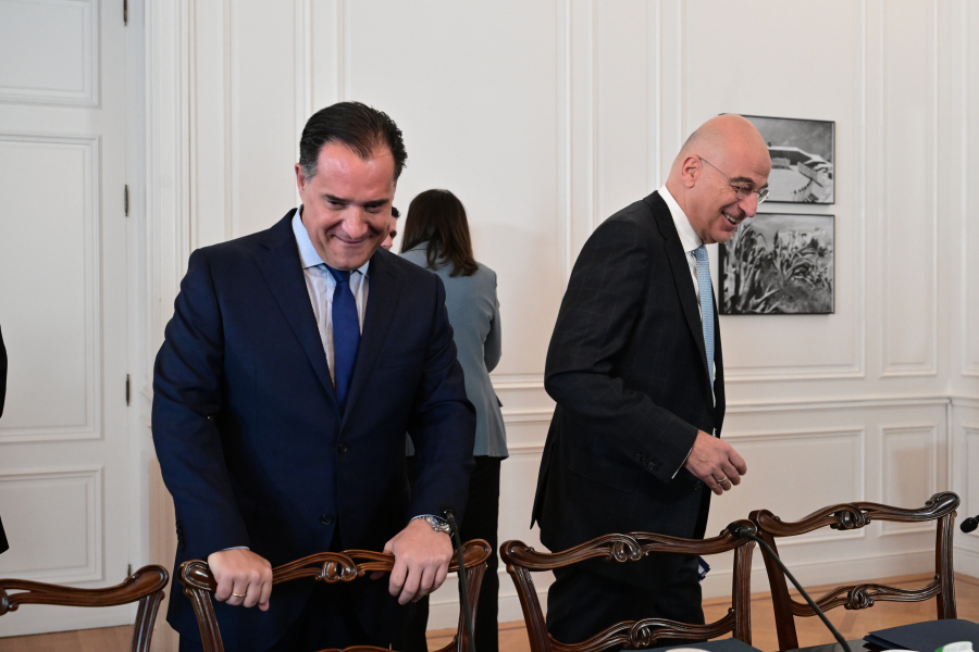 Κρίση στην κυβέρνηση: Δυο υπουργοί αντιμάχονται δημοσίως και το Μαξίμου...προεδρεύει!