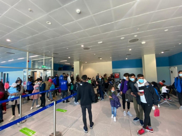 Αναχώρησε η πρώτη απευθείας πτήση από τη Λέσβο για τη Γερμανία με 116 αναγνωρισμένους πρόσφυγες