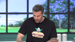 «Kitchen Lab»: Ο Άκης Πετρετζίκης κάνει πρεμιέρα με ανατρεπτικές γεύσεις (4-5/10)