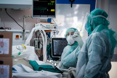 Κορονοϊός: «Ασφυκτιά» το νοσοκομείο Αγρινίου, διακομιδές ασθενών σε άλλους νομούς