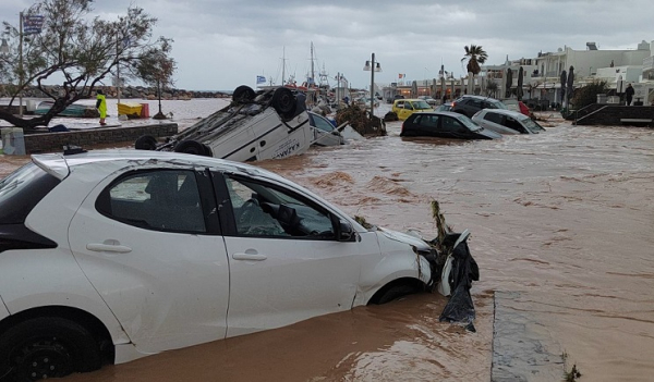 Κακοκαιρία: Βούλιαξαν στη λάσπη Πάρος και Μύκονος - Εικόνες καταστροφής