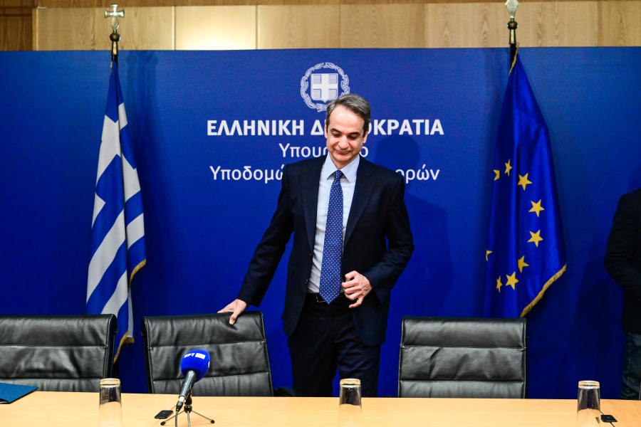 Απειλεί με πρόωρες τους βουλευτές;
