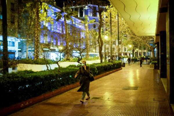 Κορονοϊός: Ανησυχία για τις αντοχές του ΕΣΥ, παραμένει υψηλή η θετικότητα