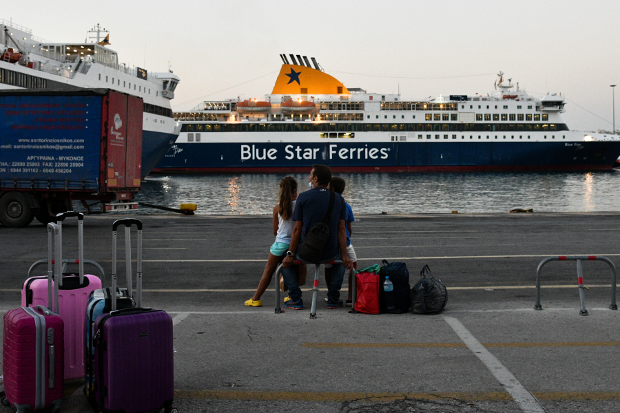 Ανακοινώθηκαν οι εκπτώσεις στα ακτοπλοϊκά: Οι προσφορές από Blue Star, Golden Star, Hellenic Seaways και SeaJets