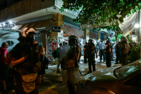 Καταγγελίες για αστυνομική βία στα Εξάρχεια: Αντιδράσεις της αντιπολίτευσης για την επίθεση σε πορεία κατά των βιασμών (βίντεο)