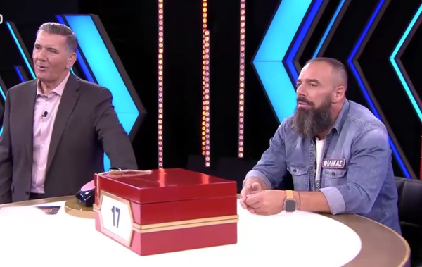 Deal: Θυσίασε 12.000 ευρώ για το κουτί 23 (Βίντεο)