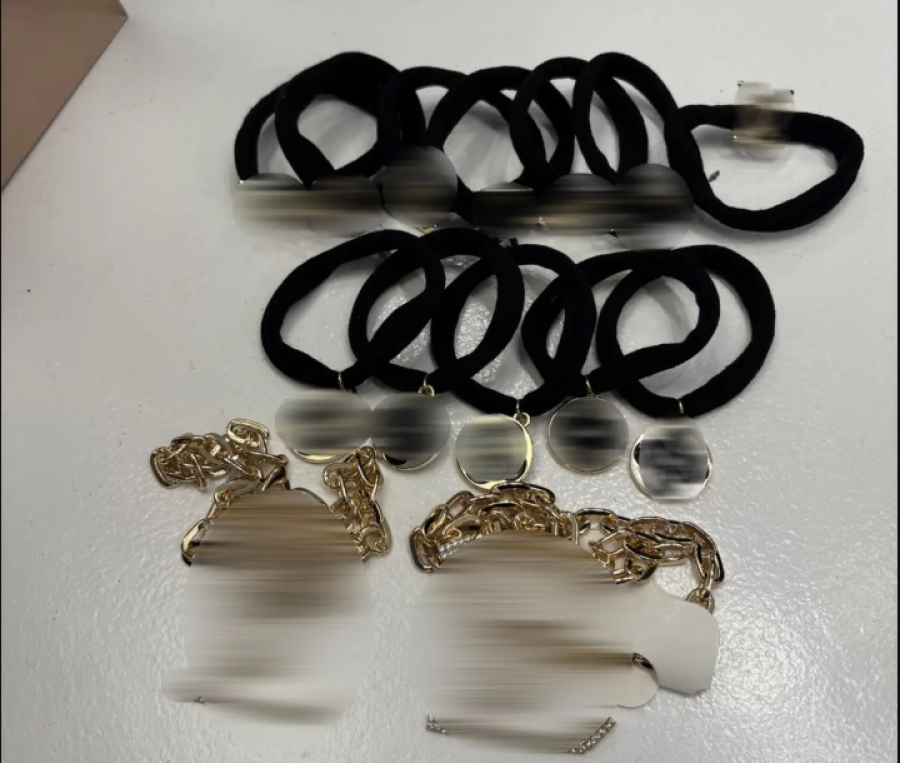 Κολωνάκι: Χειροπέδες σε 65χρονη ιδιοκτήτρια καταστήματος που πωλούσε «μαϊμού» επώνυμα προϊόντα