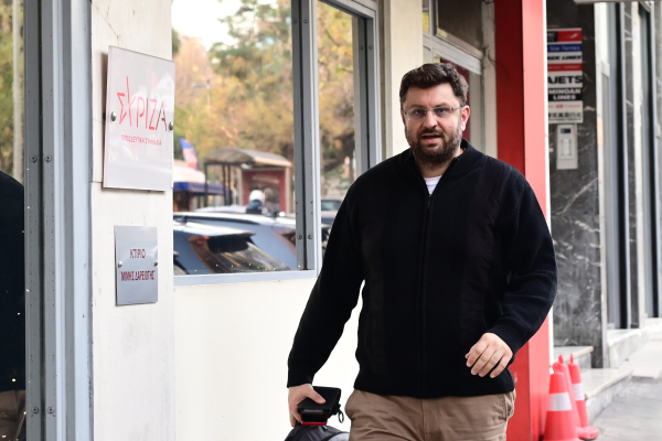 Ο ΣΥΡΙΖΑ κατηγορεί το ΠΑΣΟΚ για «πρόβα συγκυβέρνησης με τη Δεξιά»