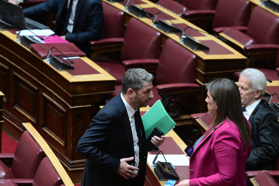 Στα «χαρακώματα» Ανδρουλάκης-Κωνσταντοπούλου - Από τις κερκίδες του μπάσκετ, στο... ποδόσφαιρο