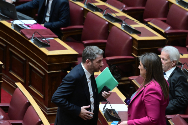 Στα «χαρακώματα» Ανδρουλάκης-Κωνσταντοπούλου - Από τις κερκίδες του μπάσκετ, στο... ποδόσφαιρο
