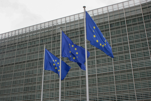 ΕΕ προς Τραμπ για δασμούς: Εξετάζουμε όλα τα σενάρια για την προστασία των συμφερόντων μας