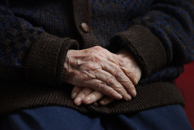 Σοκ και θλίψη σε γηροκομείο στον Κορυδαλλό, ηλικιωμένοι διαβιούσαν σε άθλιες συνθήκες κλειδωμένοι και εγκαταλελειμμένοι