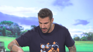 «Kitchen Lab»: Ο Άκης Πετρετζίκης φτιάχνει αγαπησιάρικες συνταγές για τον Άγιο Βαλεντίνο