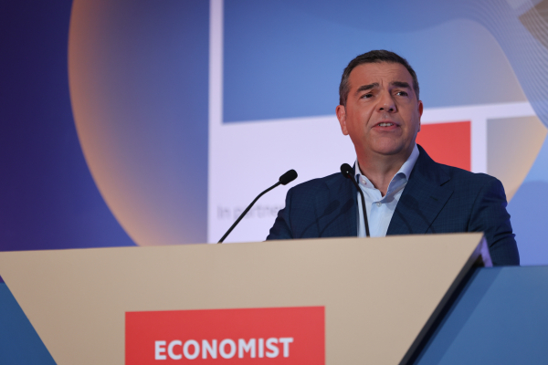 Μόνο ο τίτλος του βιβλίου Τσίπρα έφερε ...ταραχή!