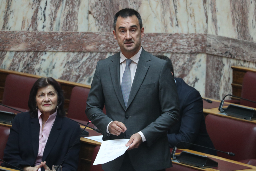 Χαρίτσης κατά κυβέρνησης και αντιπολίτευσης: «Ξέπλυμα ευθυνών για τα Τέμπη»