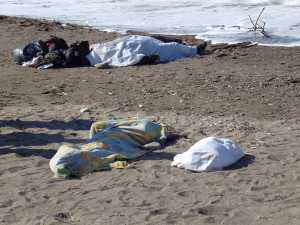 Τριήμερο πένθος στη Λέσβο για τους νεκρούς πρόσφυγες