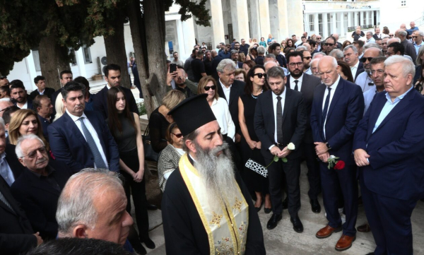 Φώφη Γεννηματά: Εικόνες από το μνημόσυνο για τα δύο χρόνια από τον θάνατό της