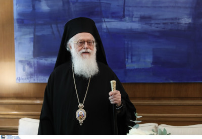 Κορονοϊός: Εξιτήριο για τον Αρχιεπίσκοπο Αλβανίας Αναστάσιο, βγήκε από τον Ευαγγελισμό