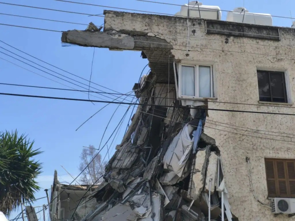 Κύπρος: Κατέρρευσε διώροφο κτίριο στη Γερμασόγεια - Ένας εγκλωβισμένος, τέσσερις τραυματίες (Εικόνες - Βίντεο)