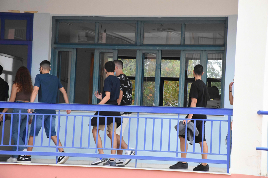 Νέα μέτρα στα σχολεία: Ανακοινώνονται αλλαγές για τις εκδρομές των μαθητών (βίντεο)