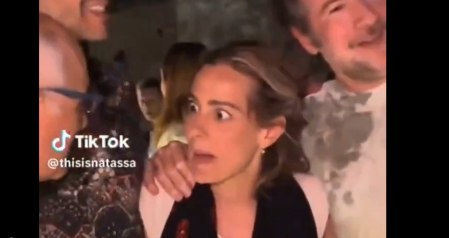 Η αμήχανη στιγμή της Νατάσας Μποφίλιου με τον πατέρα της: «Είσαι βλαμένος; Φύγε από εδώ» (Βίντεο)