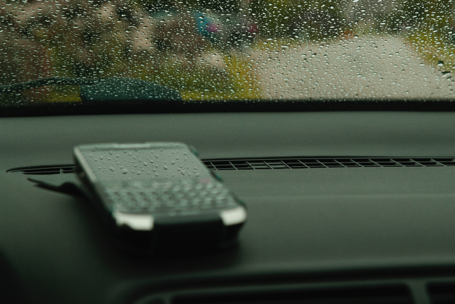 Πού χρησιμεύουν οι μαύρες κουκκίδες στο παρμπρίζ του αυτοκινήτου