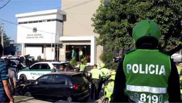 Κολομβία: Δύο αστυνομικοί σκοτώθηκαν σε νέες επιθέσεις