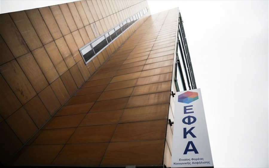 ΕΦΚΑ: Αλλάζουν όλα στην καταβολή ασφαλιστικών εισφορών για όσους αμείβονται με... μπλοκάκι
