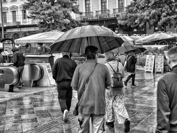 Τι ώρα και πού θα βρέξει σήμερα στην Αθήνα