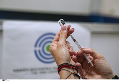 Έρχονται νέα μέτρα για εστίαση - Αλλαγές στο κλείσιμο των ραντεβού για εμβολιασμό εφήβων
