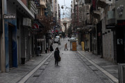 3.000 ευρώ στις ΚΑΔ και 1.000 στους εργαζομένους των επιχειρήσεων που δεν άνοιξαν τα Χριστούγεννα, όλη η απόφαση