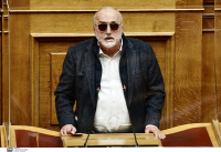 Χαμός στη Βουλή, έκρηξη Κουρουμπλή, «δολοφονήσατε τους ανθρώπους»