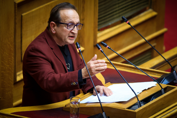 Εξομολόγηση Μπιμπίλα στην Ολομέλεια: Κανένα παιδί να μην ξαναχύσει κρυφά δάκρυα