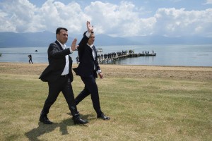 Ο Τσίπρας απαντά στον Ζάεφ για μακεδονική γλώσσα και ταυτότητα