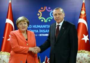 Συνάντηση Μέρκελ-Ερντογάν: Συνεργασία για το προσφυγικό με πολλά αλλά…
