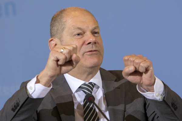 Σολτς: Να μετατραπεί σε ευρωπαϊκό νομισματικό ταμείο το ESM