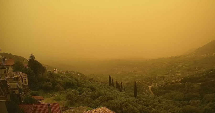 Κολυδάς για αφρικανική σκόνη: Πότε θα «καθαρίσει» η ατμόσφαιρα, η πορεία του καιρού (Απόκοσμες Εικόνες)