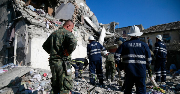 Σεισμός στην Αλβανία: Κραυγή αγωνίας για πατέρα «ψάχνω το παιδί μου στα χαλάσματα»