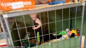 Αποτρόπαιες εικόνες στο Τενεσί: Παιδί υποσιτισμένο βρέθηκε σε κλουβί με ακαθαρσίες ζώων (vid)