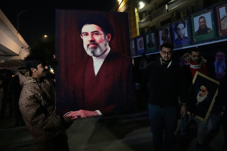 «Άφαντος» ο Μοτζτάμπα Χαμενεΐ: Ιρανοί καταγγέλλουν πως τον επέβαλαν με τη βία οι Φρουροί της Επανάστασης