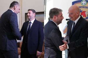 Συνάντηση Ανδρουλάκη με Γεραπετρίτη και Δένδια: «Ο εκάστοτε ένοικος του Μαξίμου δεν αρκεί να σηκώνει τα τηλέφωνα στις 3 το πρωί»