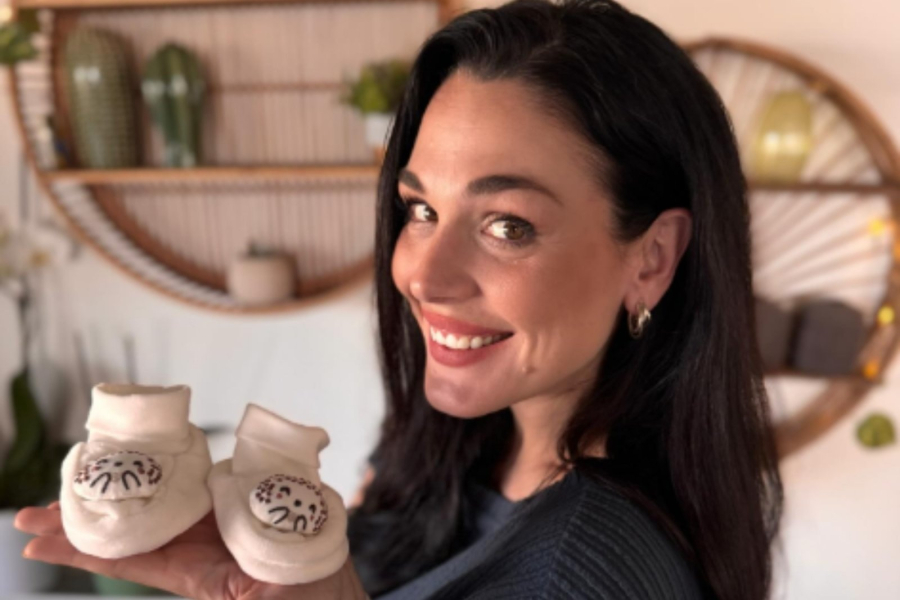 Ιωάννα Τριανταφυλλίδου: Ποζάρει με μαγιό και φουσκωμένη κοιλιά