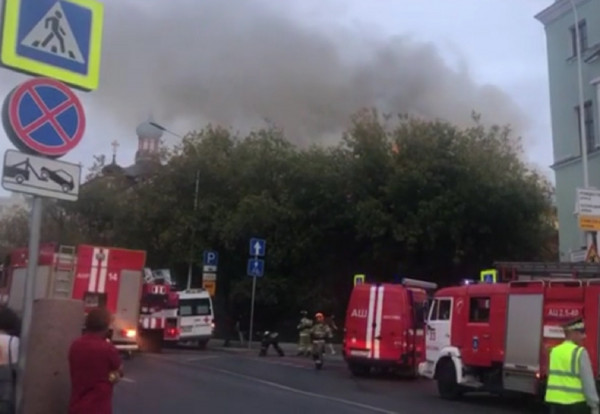 Μόσχα: Πυρκαγιά στο μοναστήρι της Γέννησης της Θεοτόκου κοντά στο Κρεμλίνο (vid)