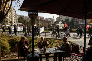 Ο φόβος για τα νέα όρια ηλικίας οδηγεί σε μαζική «φυγή» προς τη σύνταξη - Πότε πληρώνονται οι συντάξεις Ιουλίου