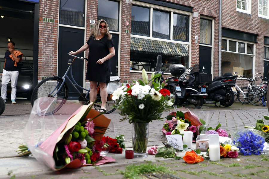 Ολλανδία: Μάχη για τη ζωή του δίνει ο δημοσιογράφος που πυροβολήθηκε στο Άμστερνταμ