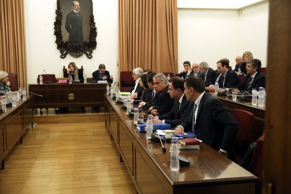 Όσα κρύβει η μετωπική σύγκρουση για την αρμοδιότητα της επιτροπής